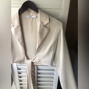 NA-KD Long Sleeved Crop Top with Tie